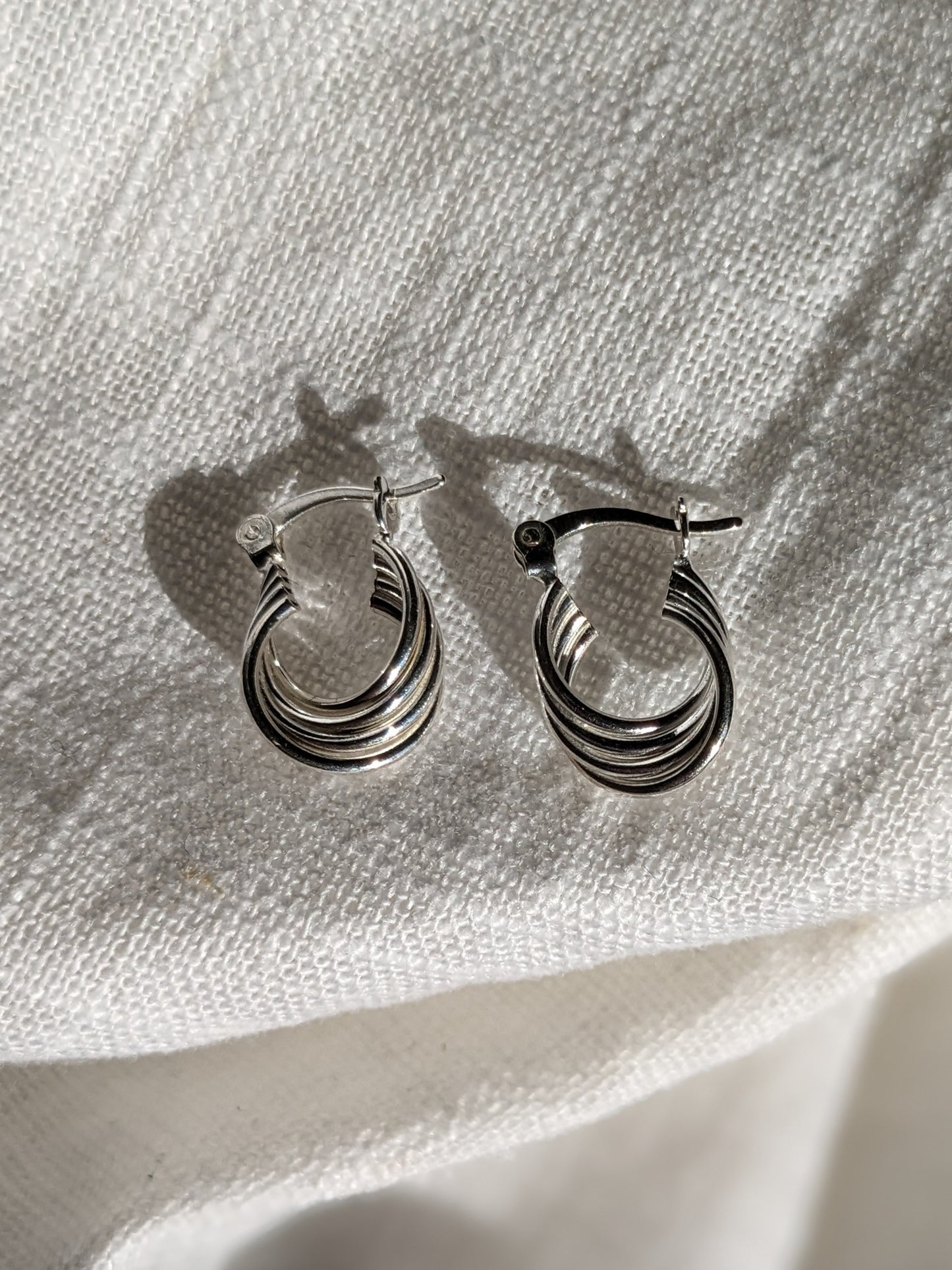 Shiro Twist Hoops