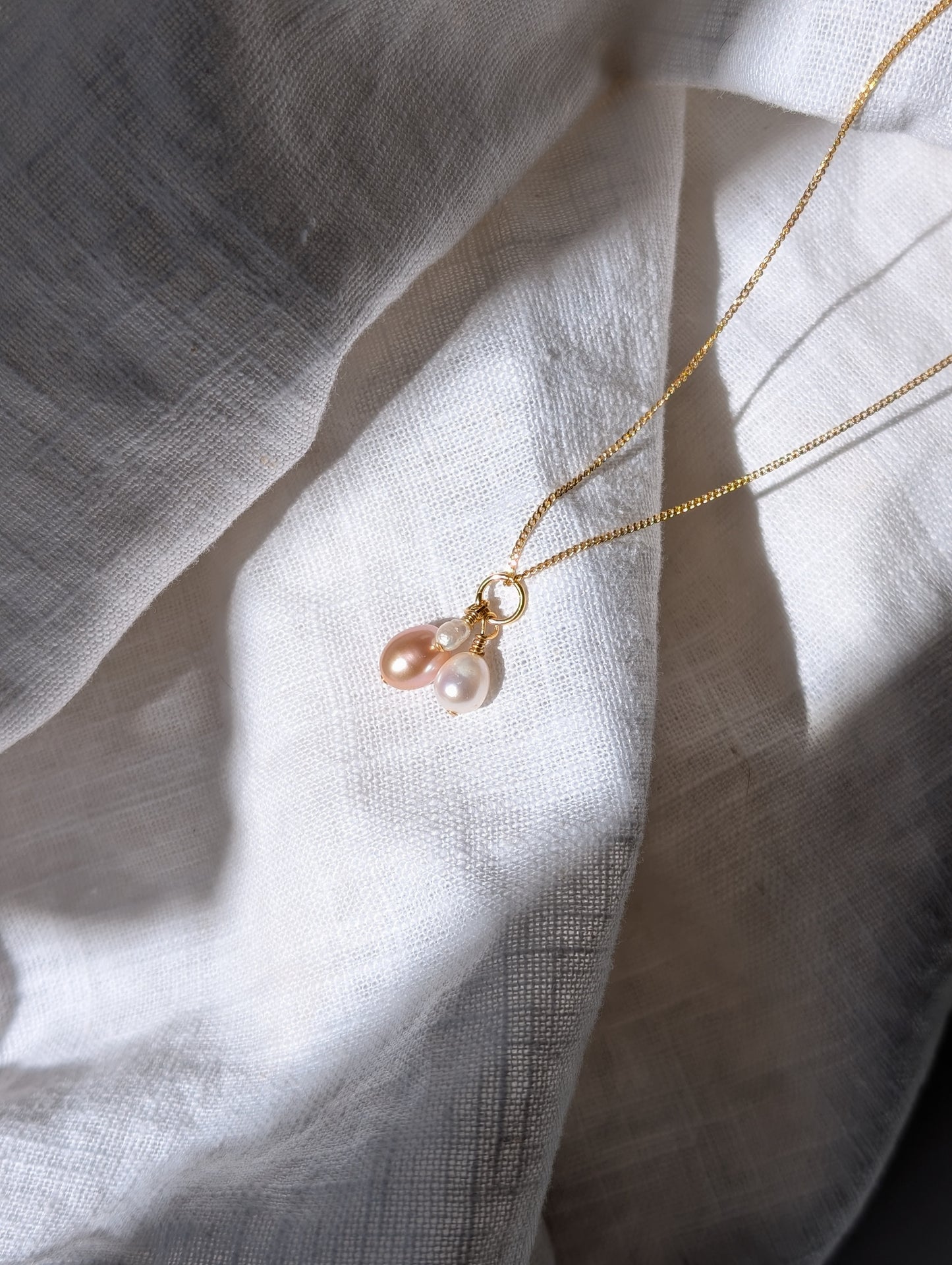 Terza pretty pearl pendant