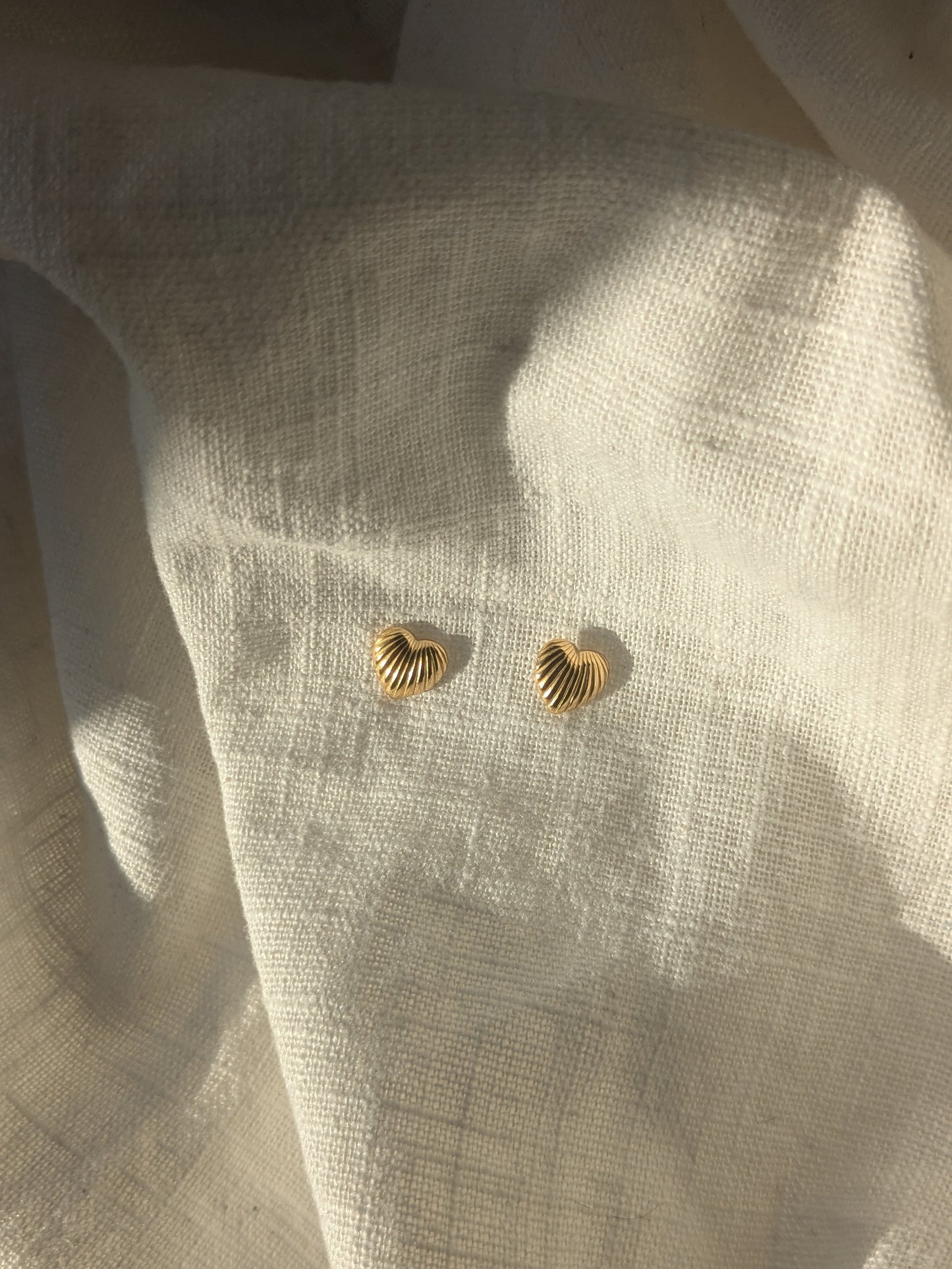 Anju Scalloped Heart Studs