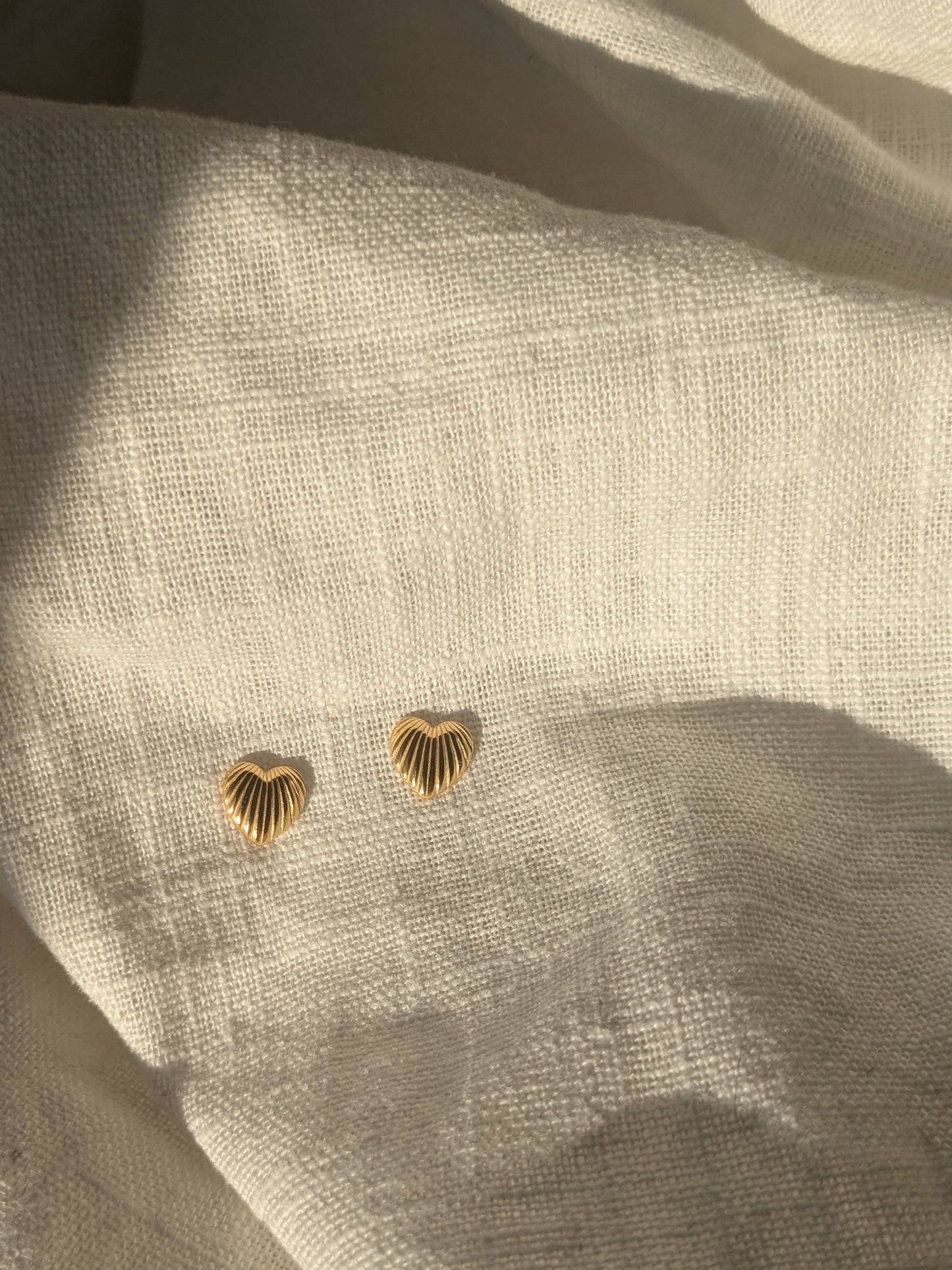 Anju Scalloped Heart Studs