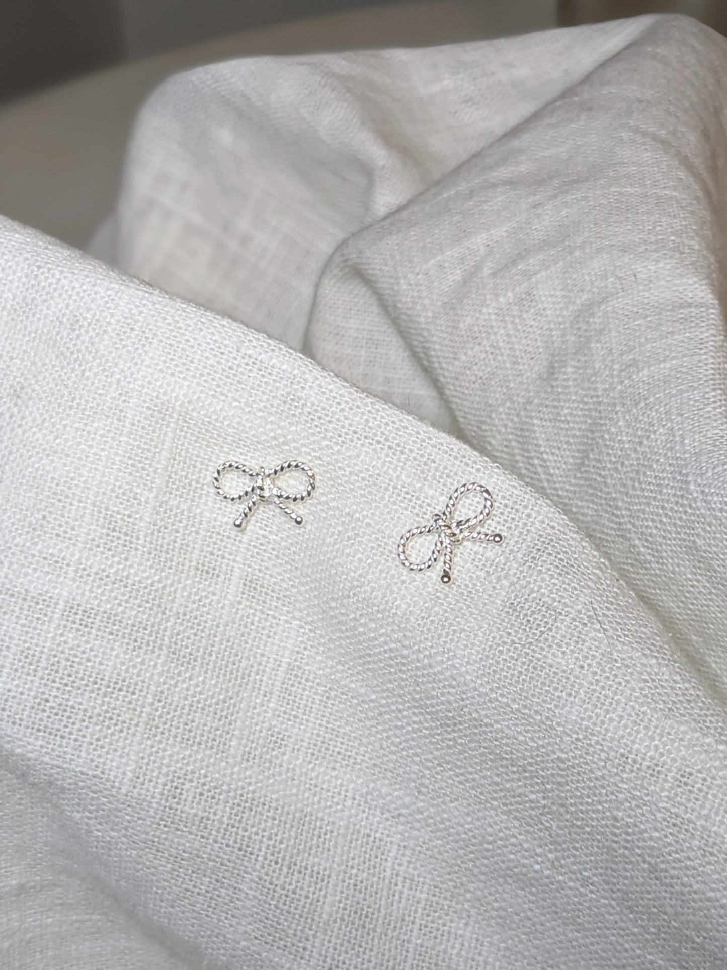 Evander Bow Stud's in sterling silver