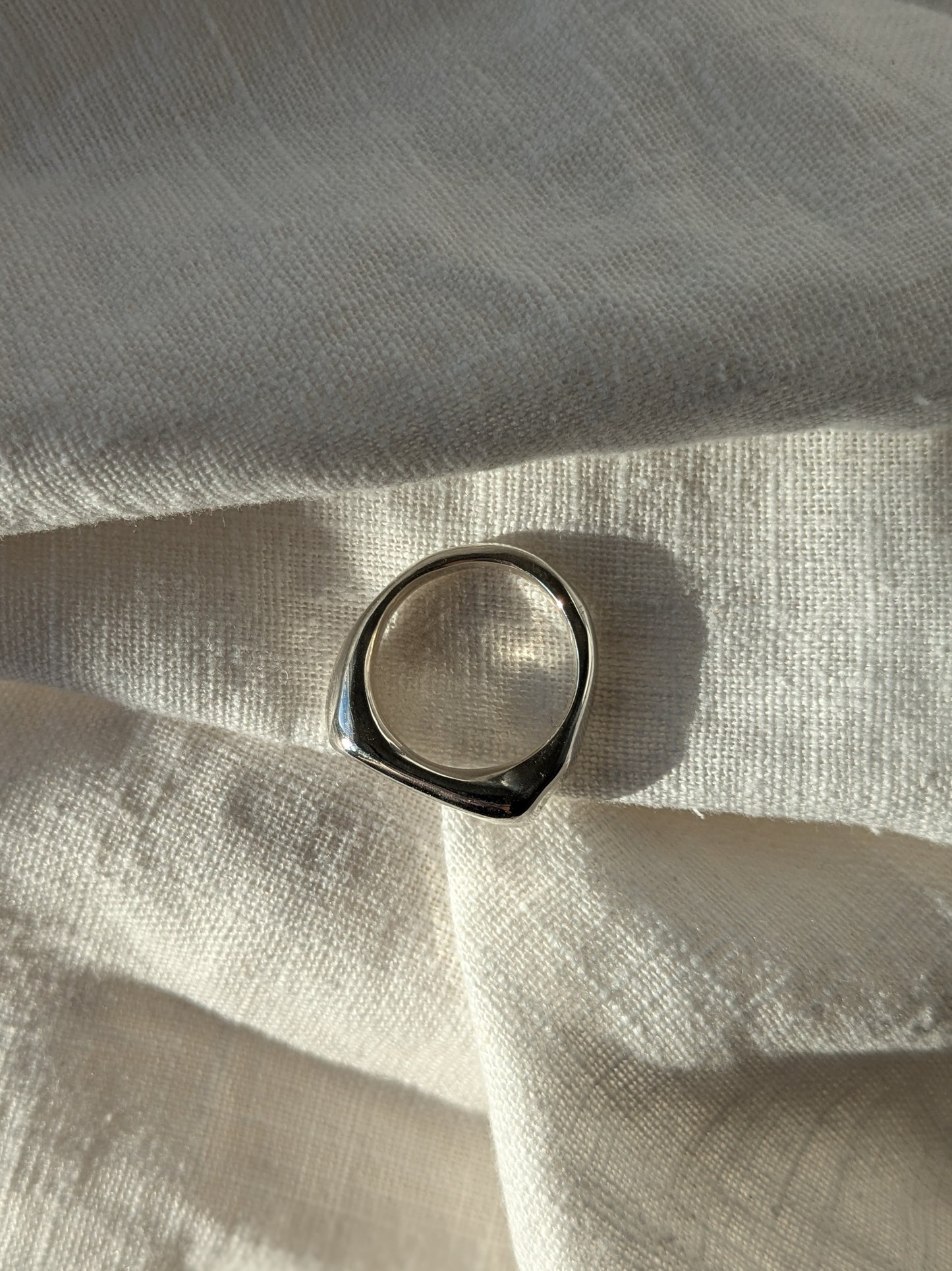 Vague Slieve Signet Ring - Silver