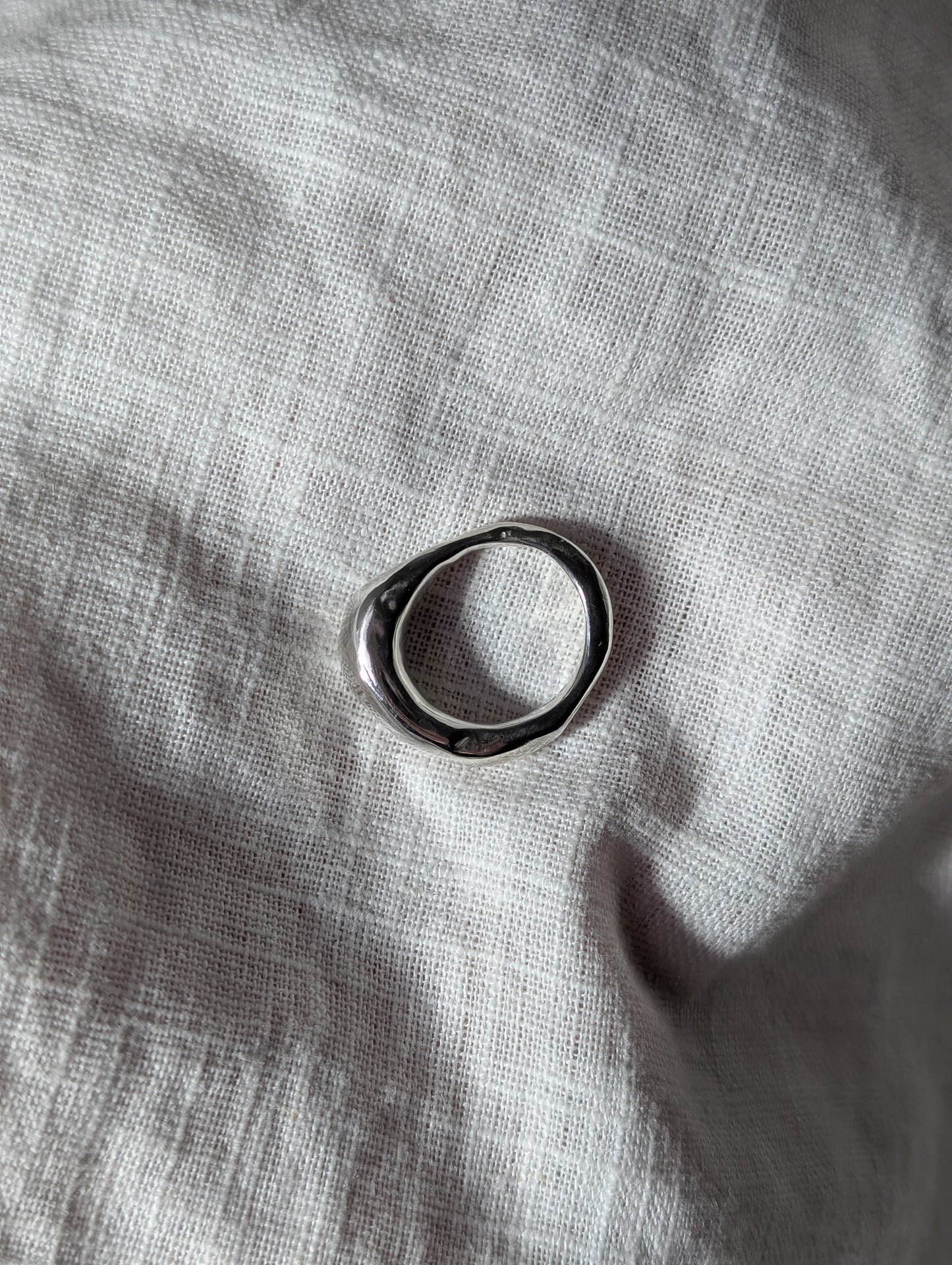 Smooth lava silver ring 1.4