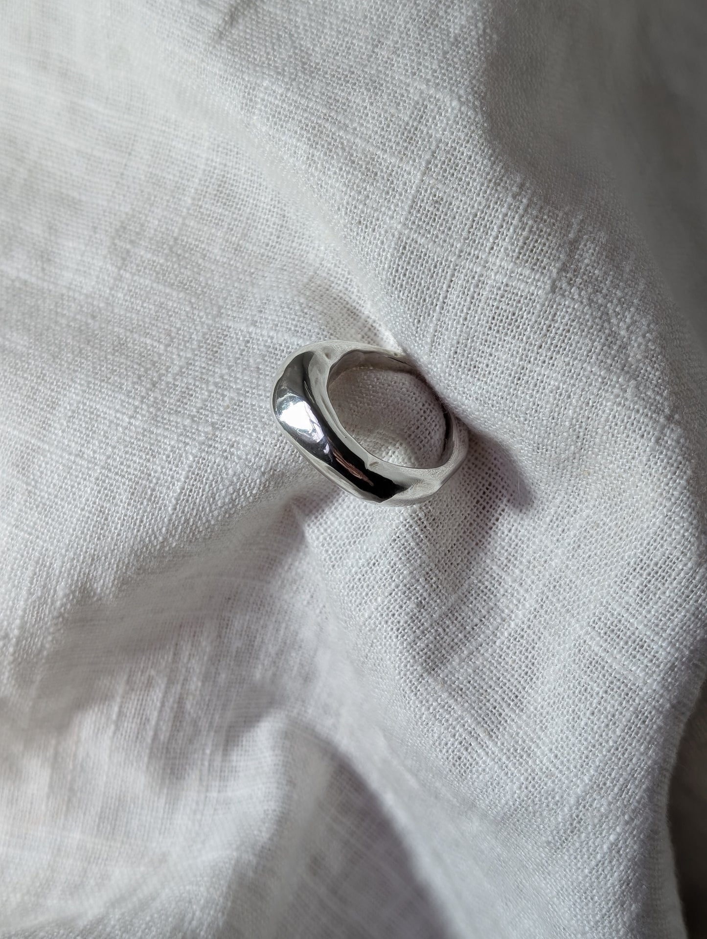 Smooth lava silver ring 1.4